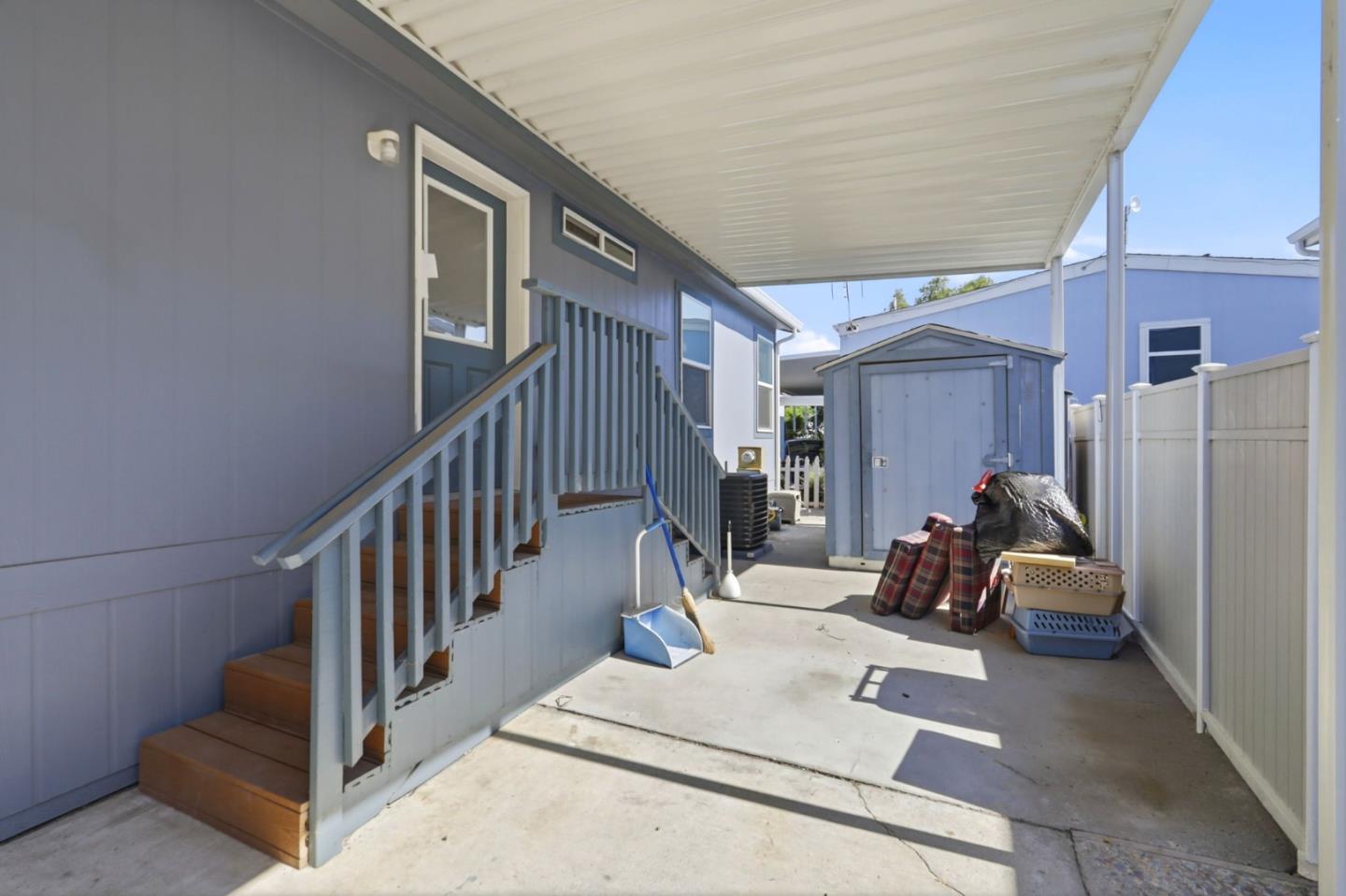 2052 Gold Street Unit: 7