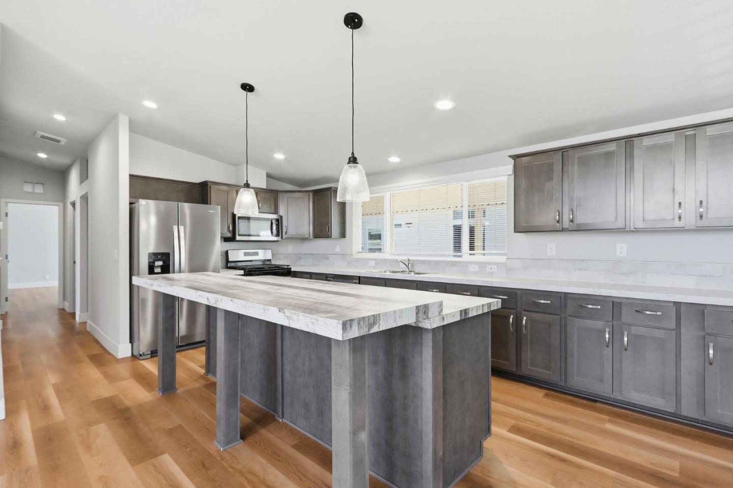 2052 Gold Street Unit: 7