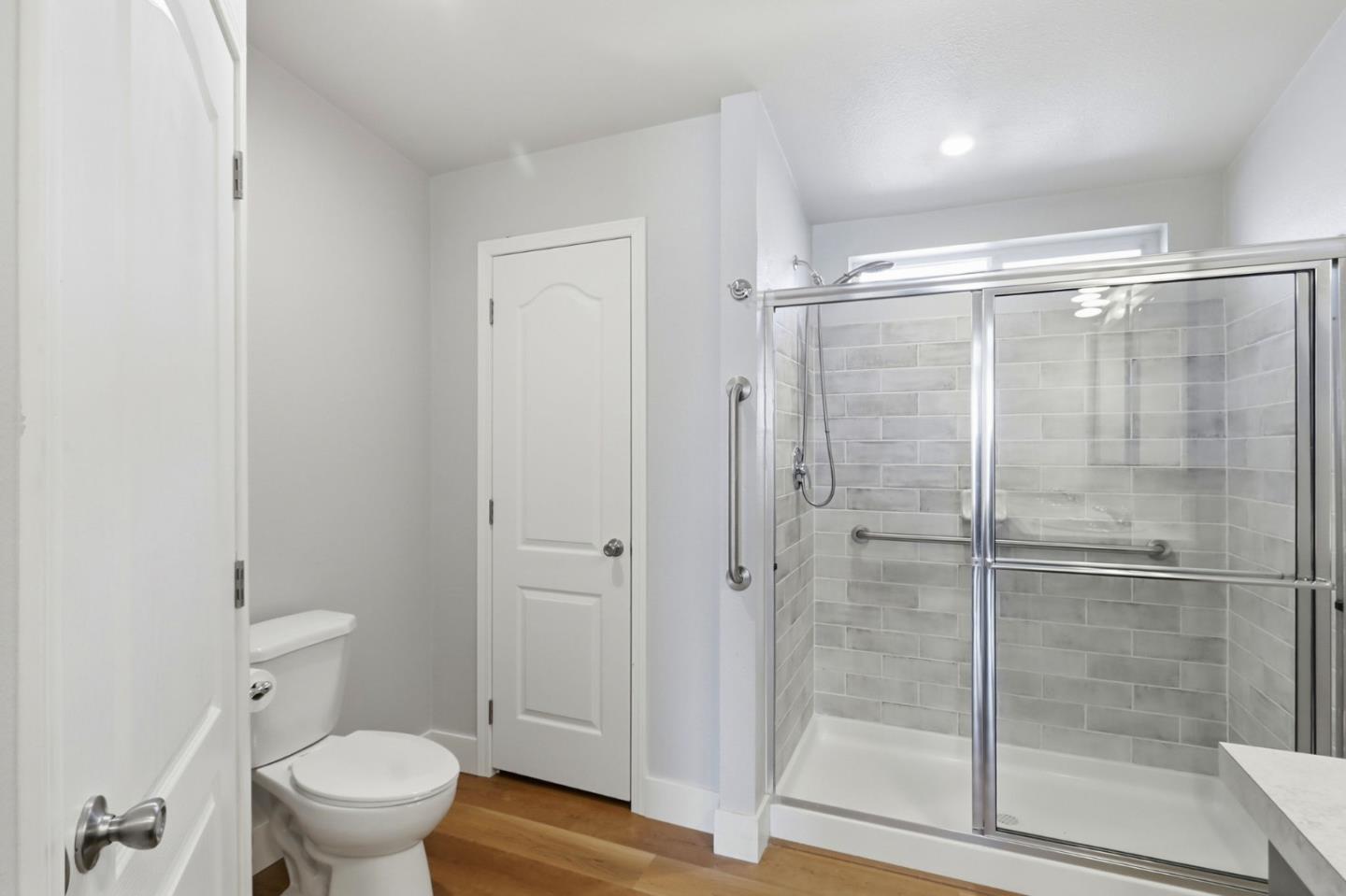 2052 Gold Street Unit: 7