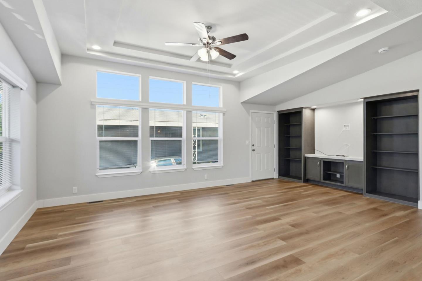 2052 Gold Street Unit: 7
