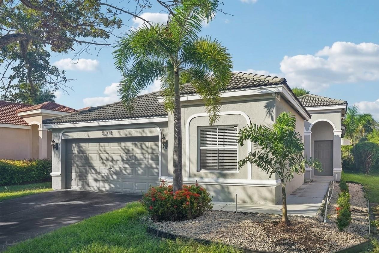 1283 CHINABERRY DR