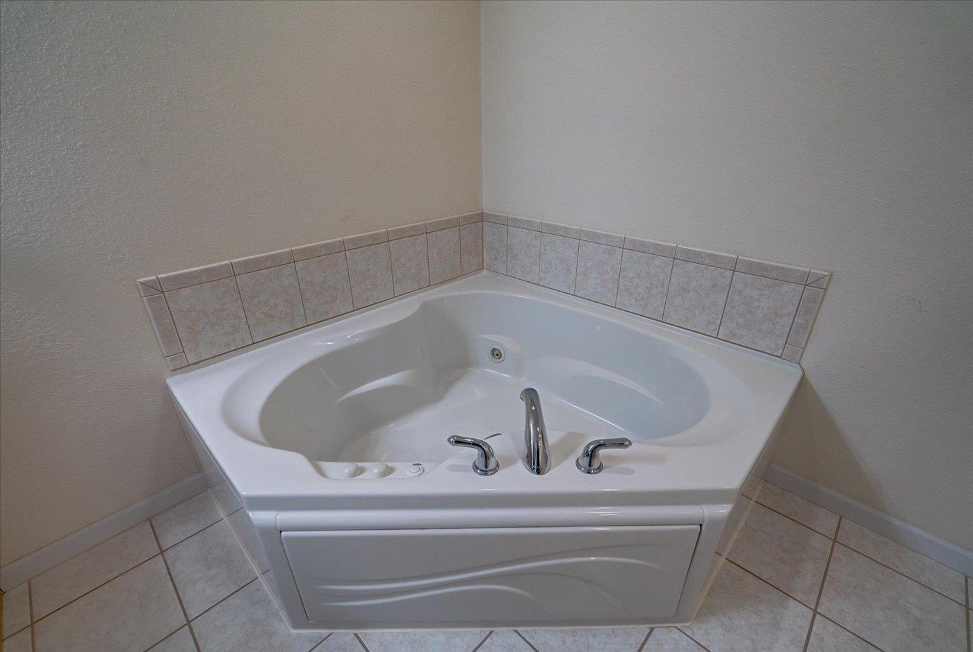 W11562 Island View Court