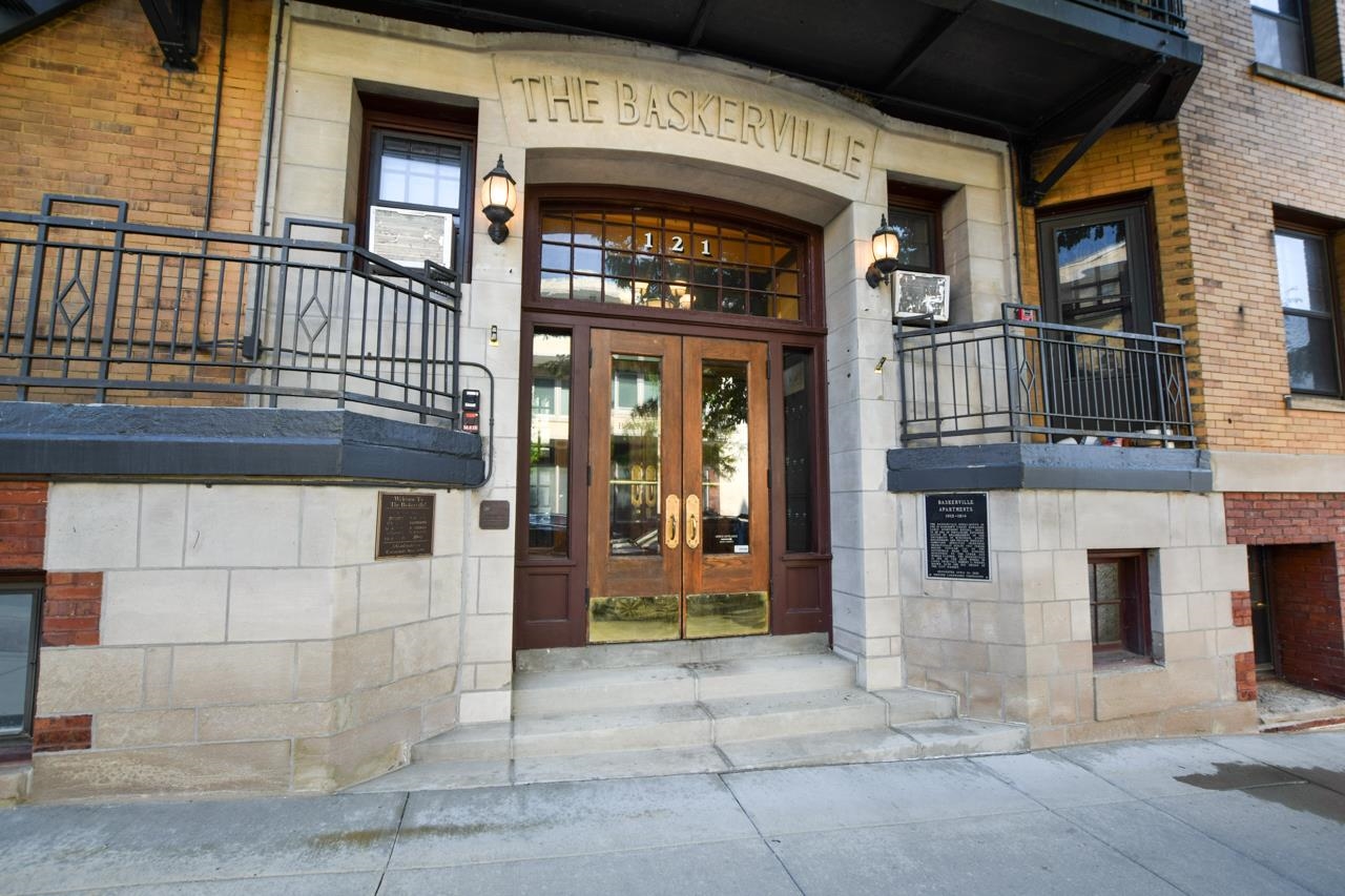 121 S Hamilton Street Unit: 203