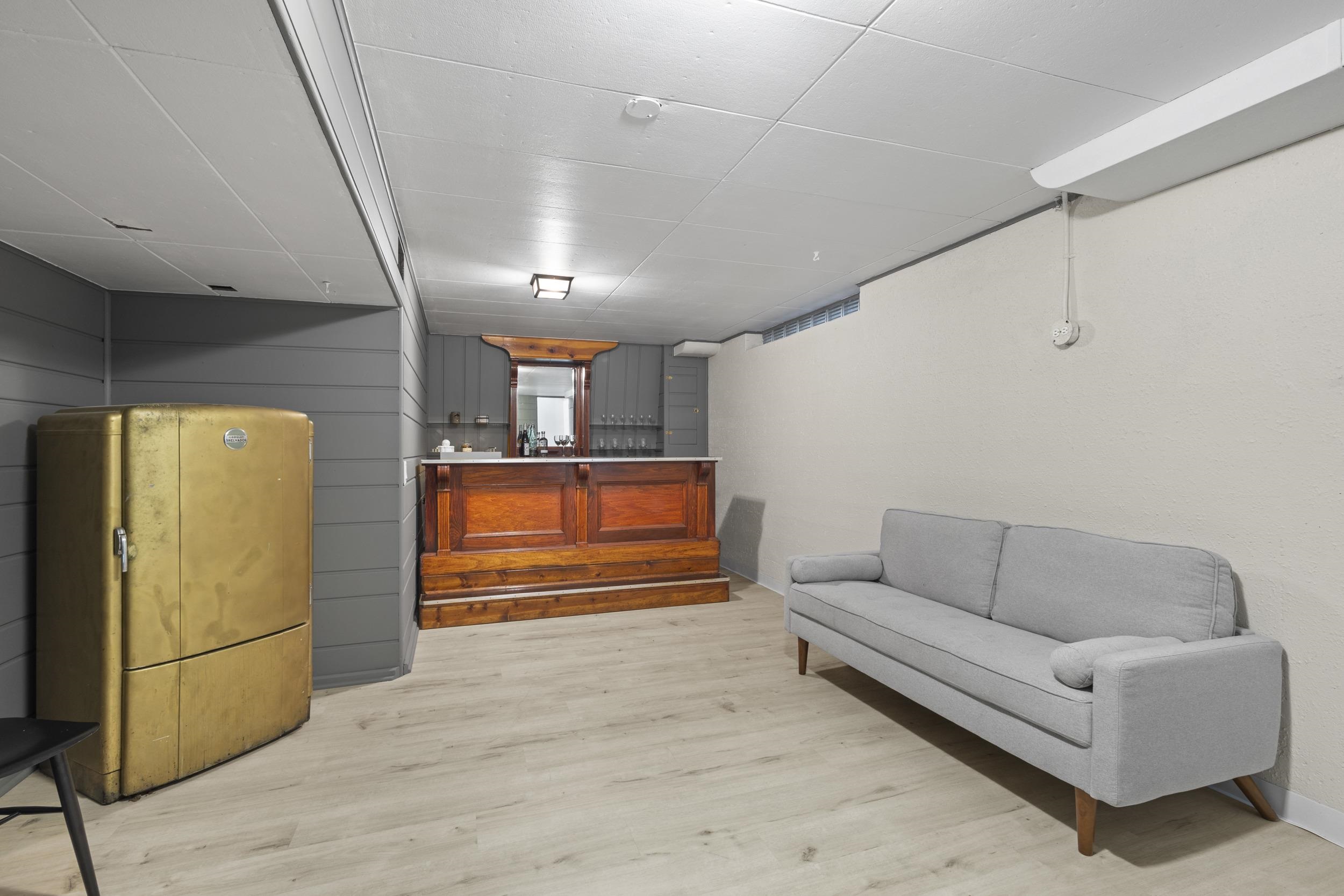 1221 Seminole Highway