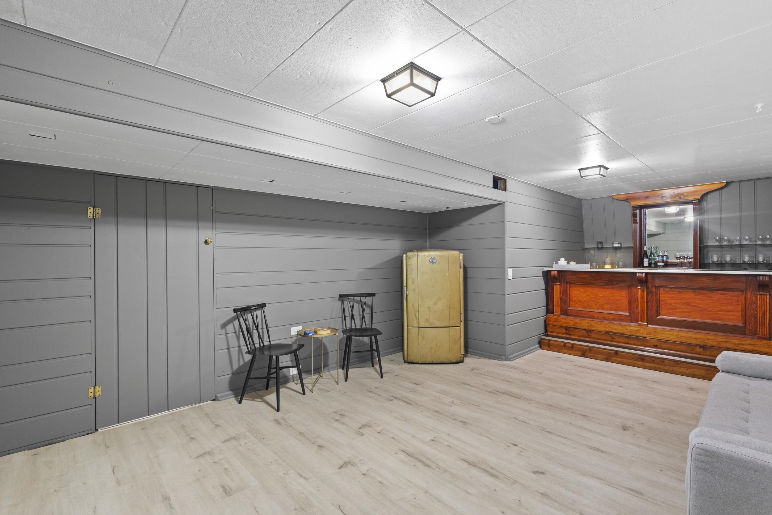 1221 Seminole Highway