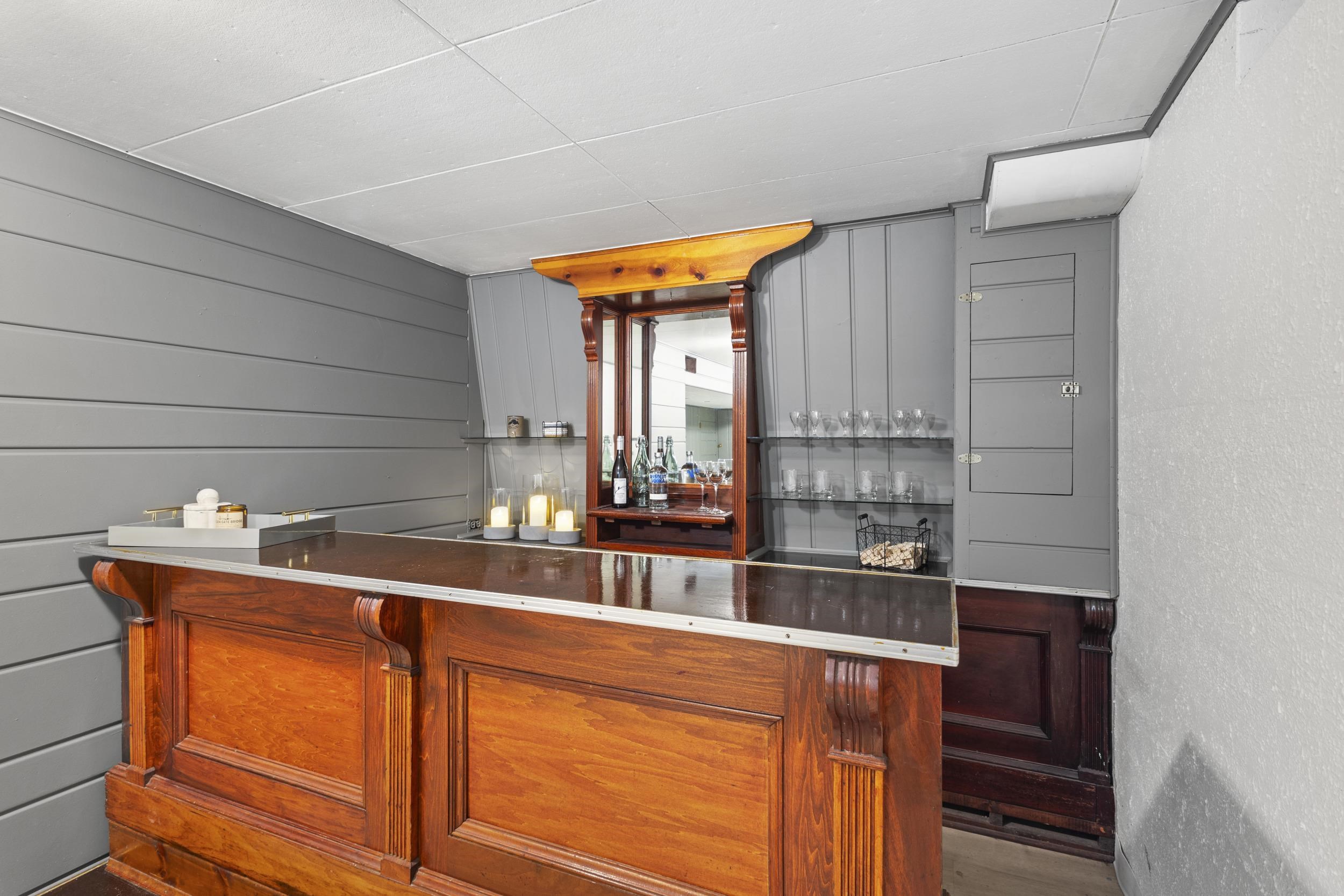 1221 Seminole Highway