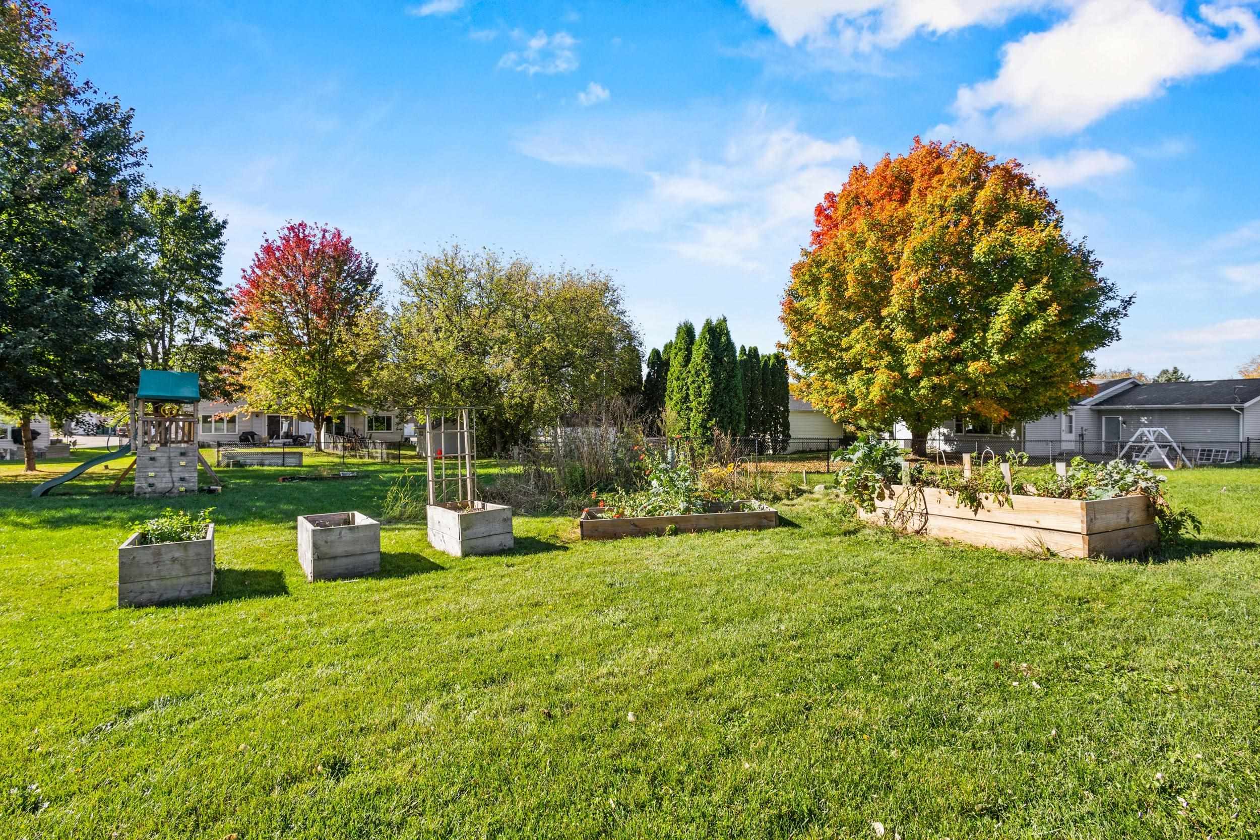 6002 Running Deer Trail