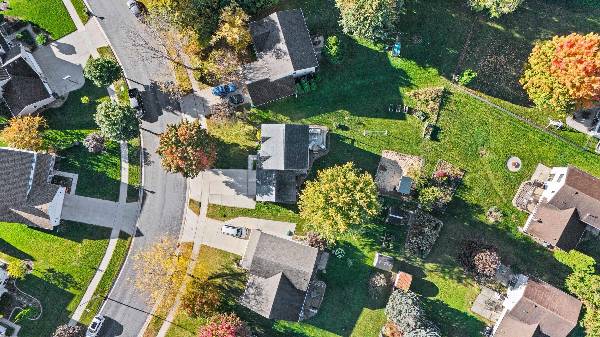 6002 Running Deer Trail