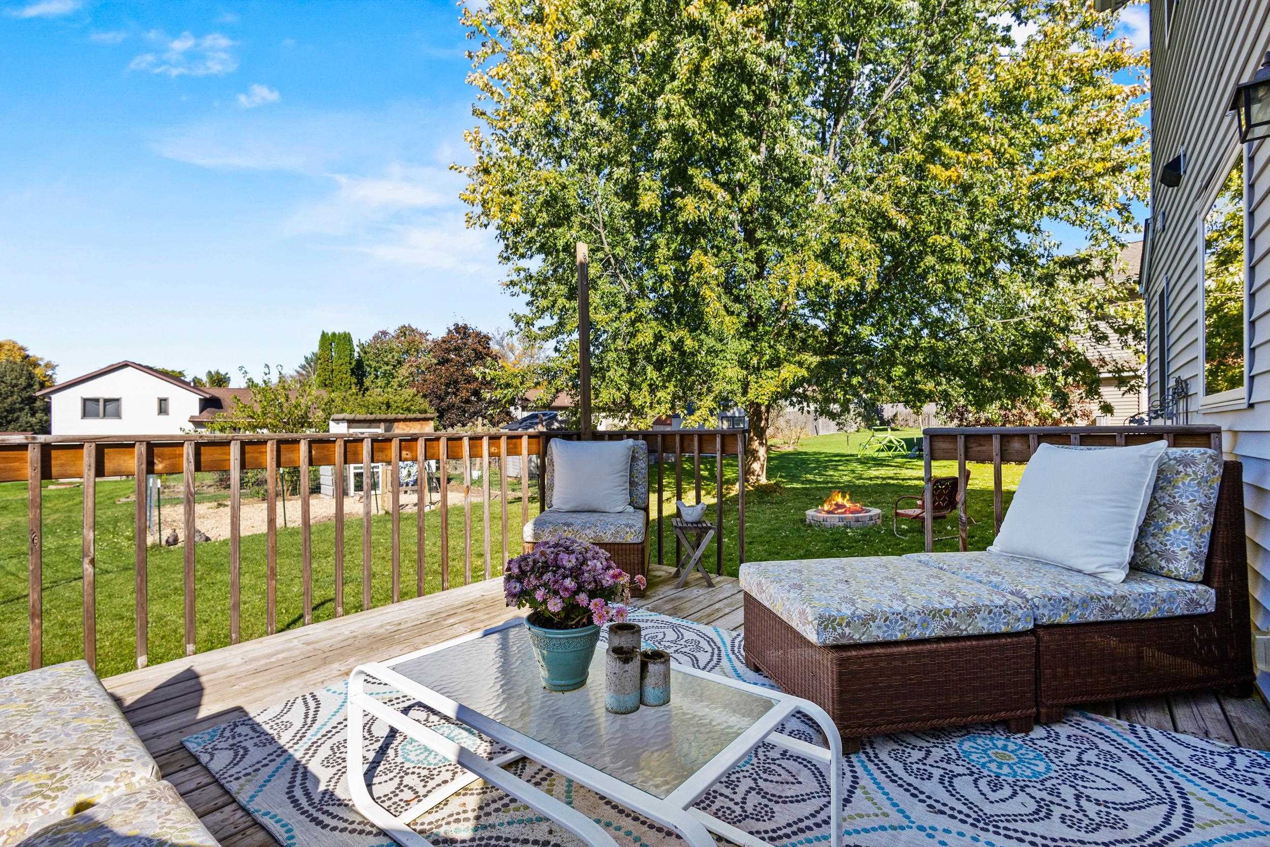 6002 Running Deer Trail