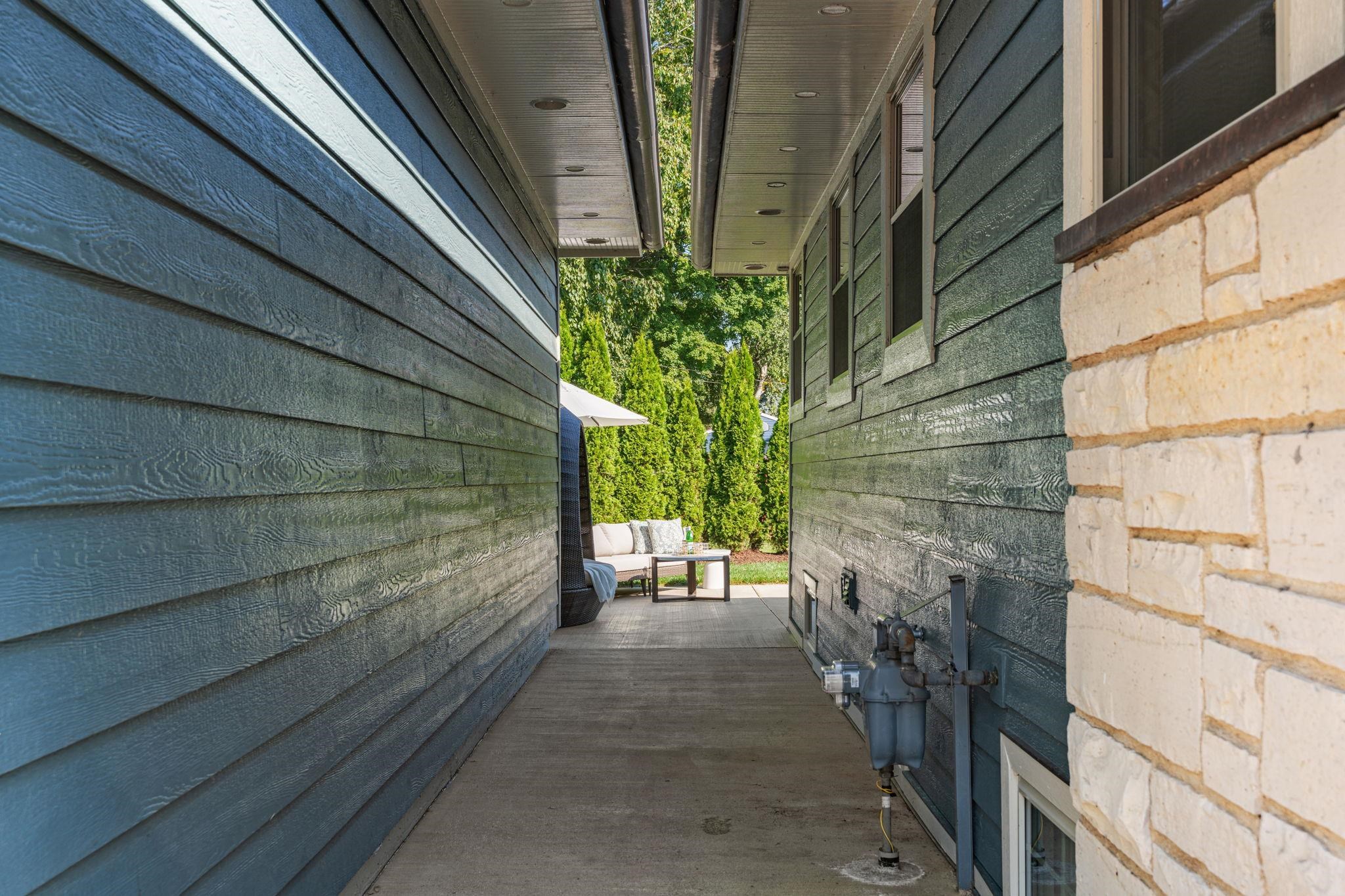 10 Roxbury Road