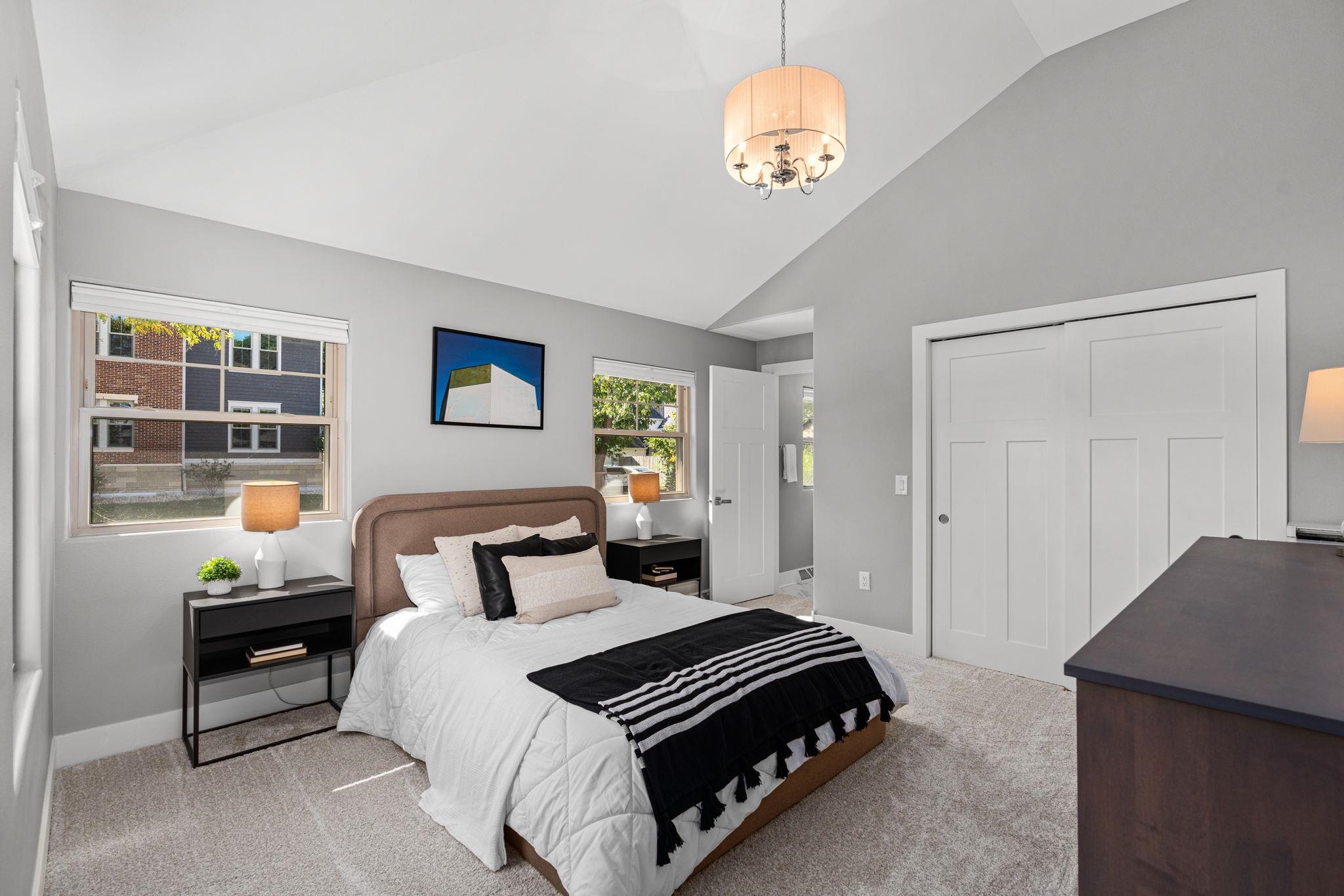 10 Roxbury Road