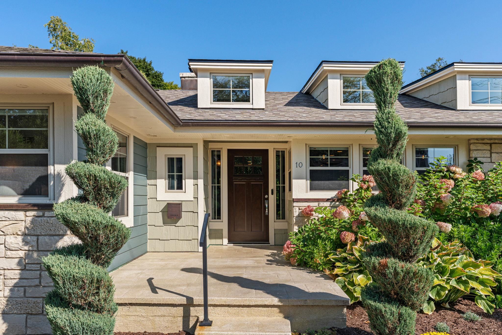 10 Roxbury Road