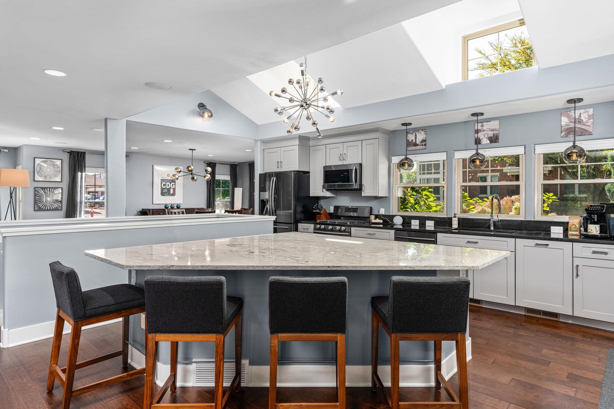 10 Roxbury Road