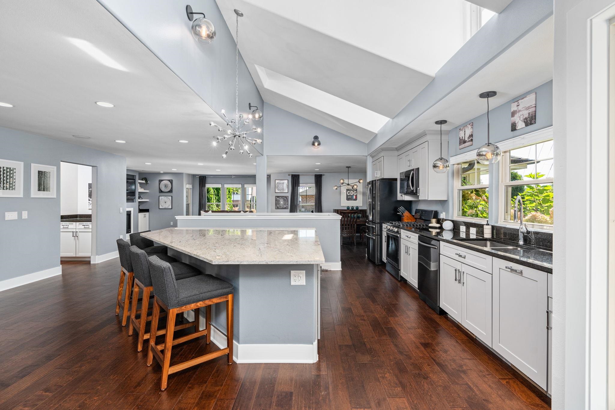10 Roxbury Road