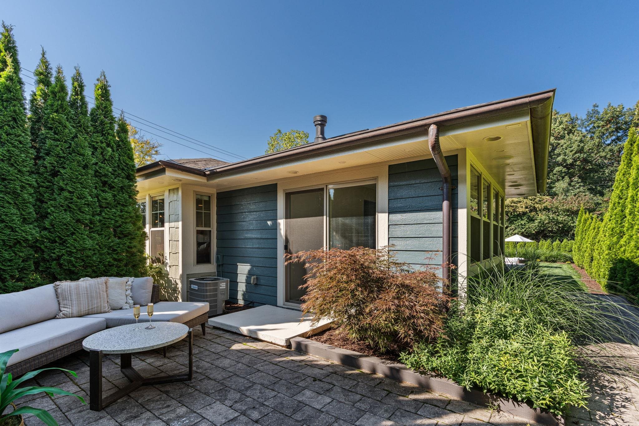 10 Roxbury Road