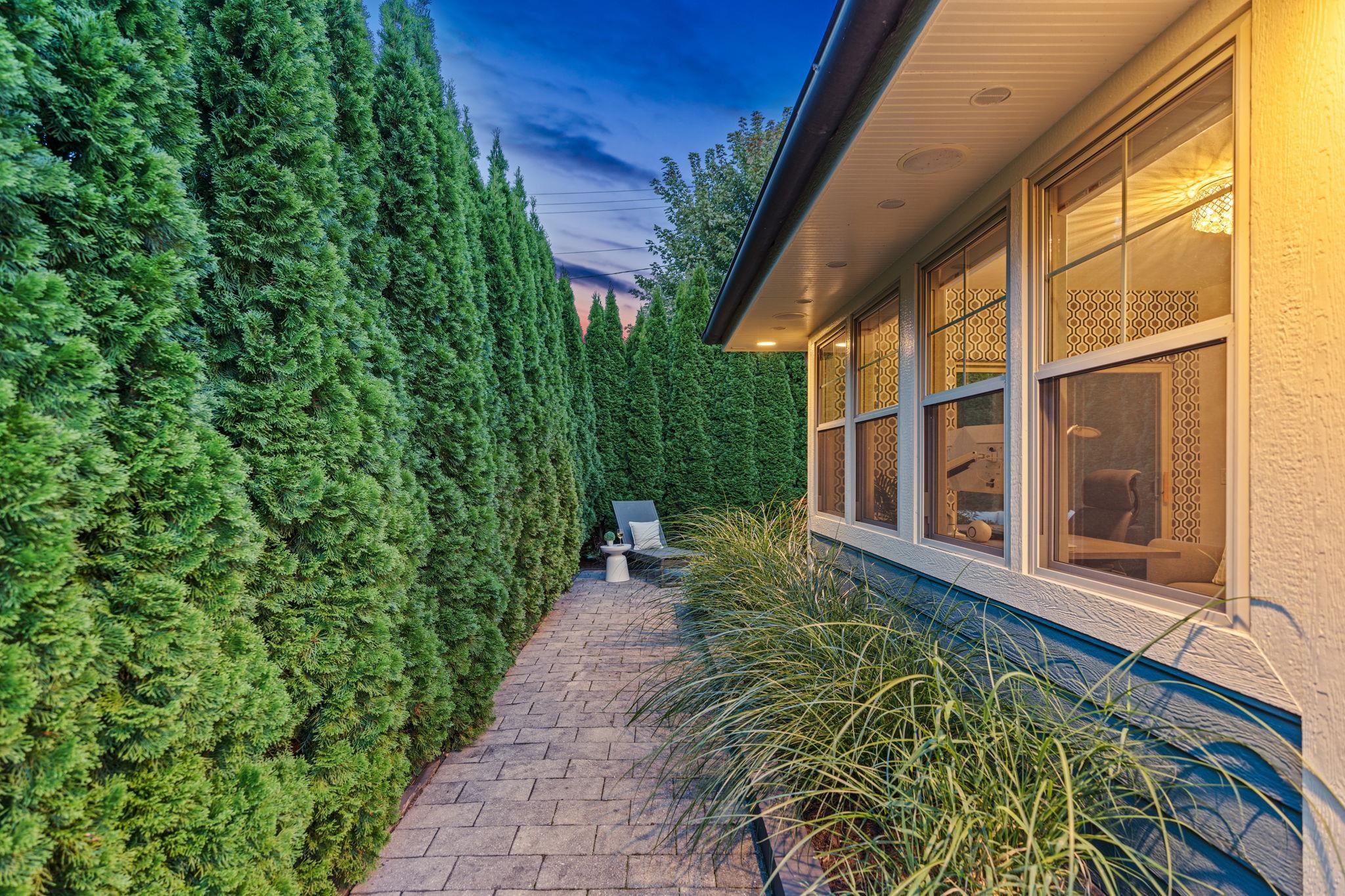 10 Roxbury Road