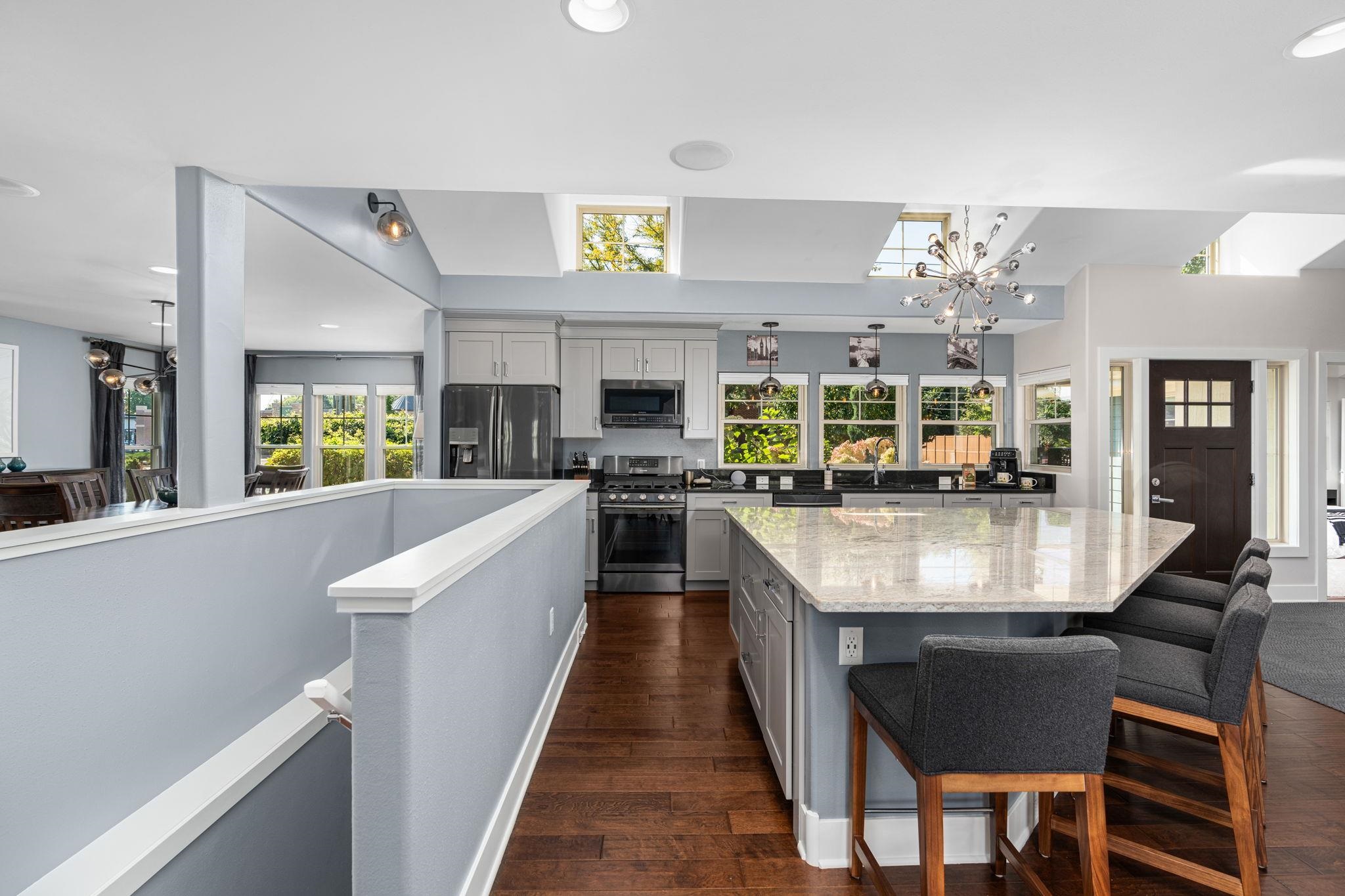 10 Roxbury Road