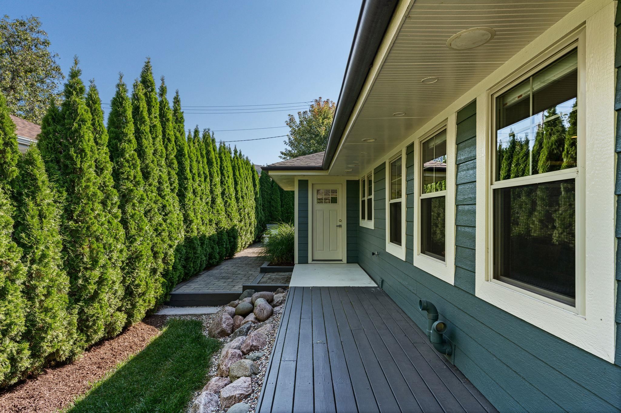 10 Roxbury Road