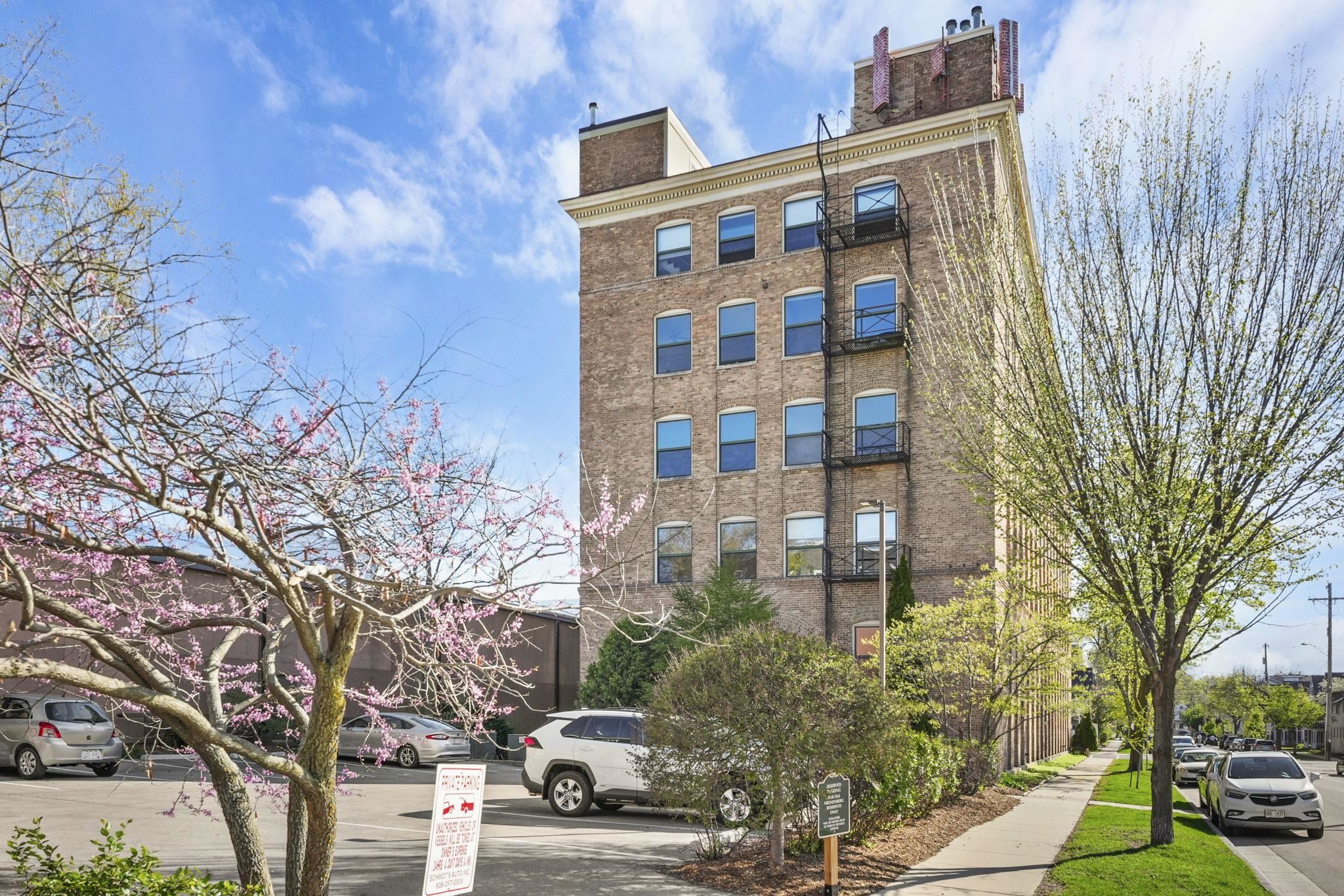 123 N Blount Street Unit: 404