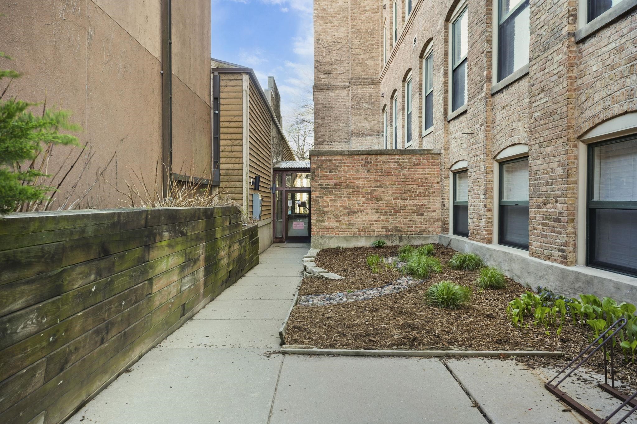 123 N Blount Street Unit: 404