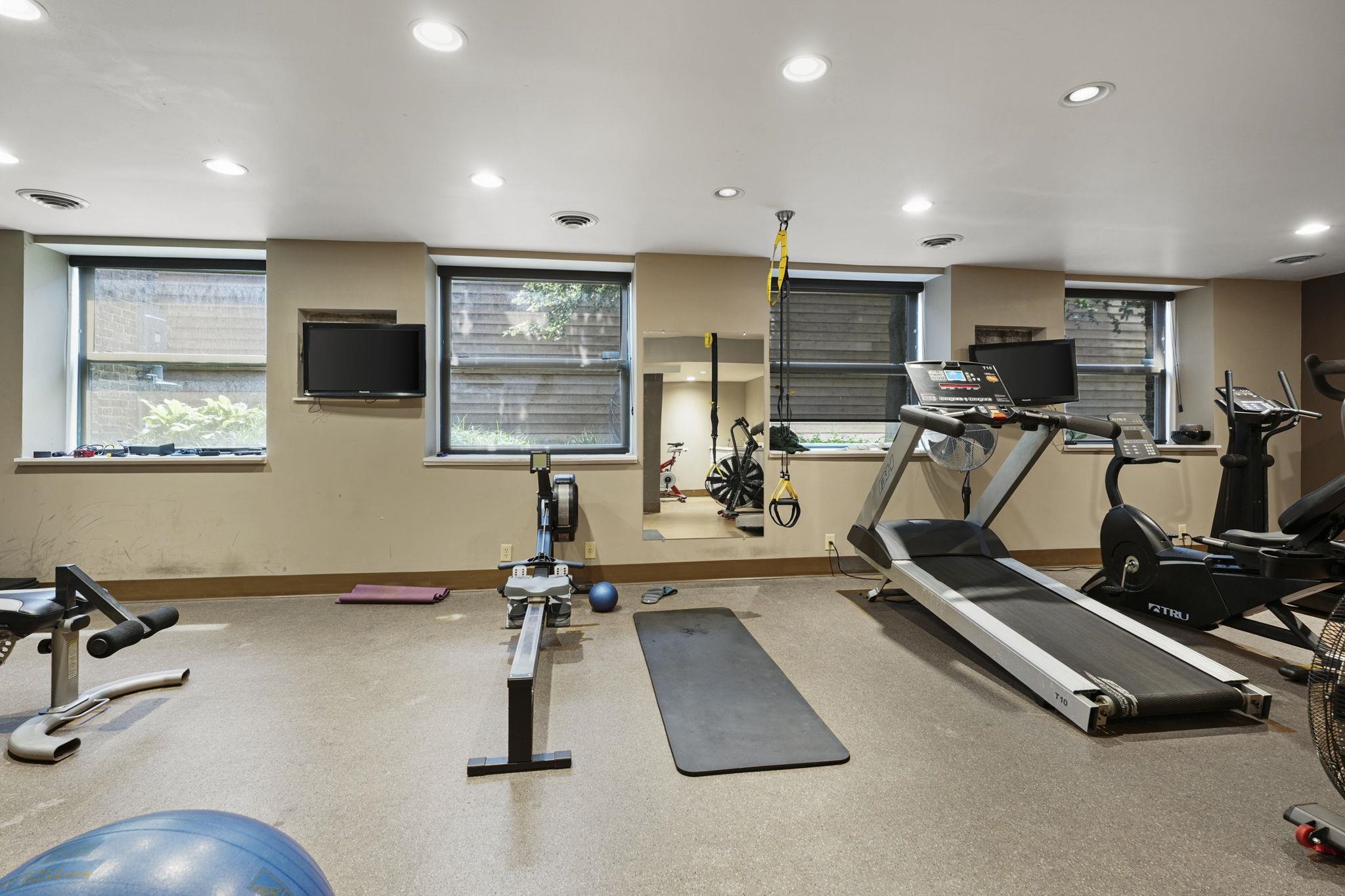 123 N Blount Street Unit: 404