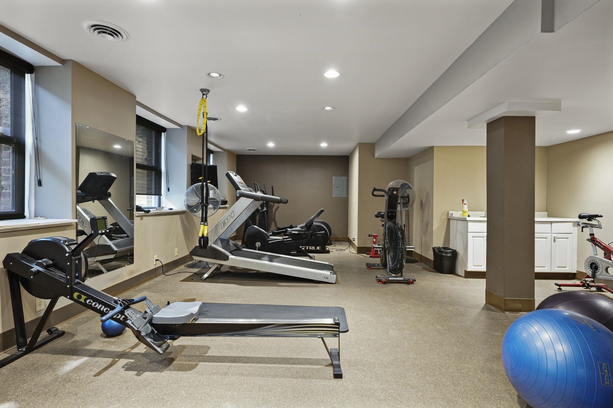 123 N Blount Street Unit: 404