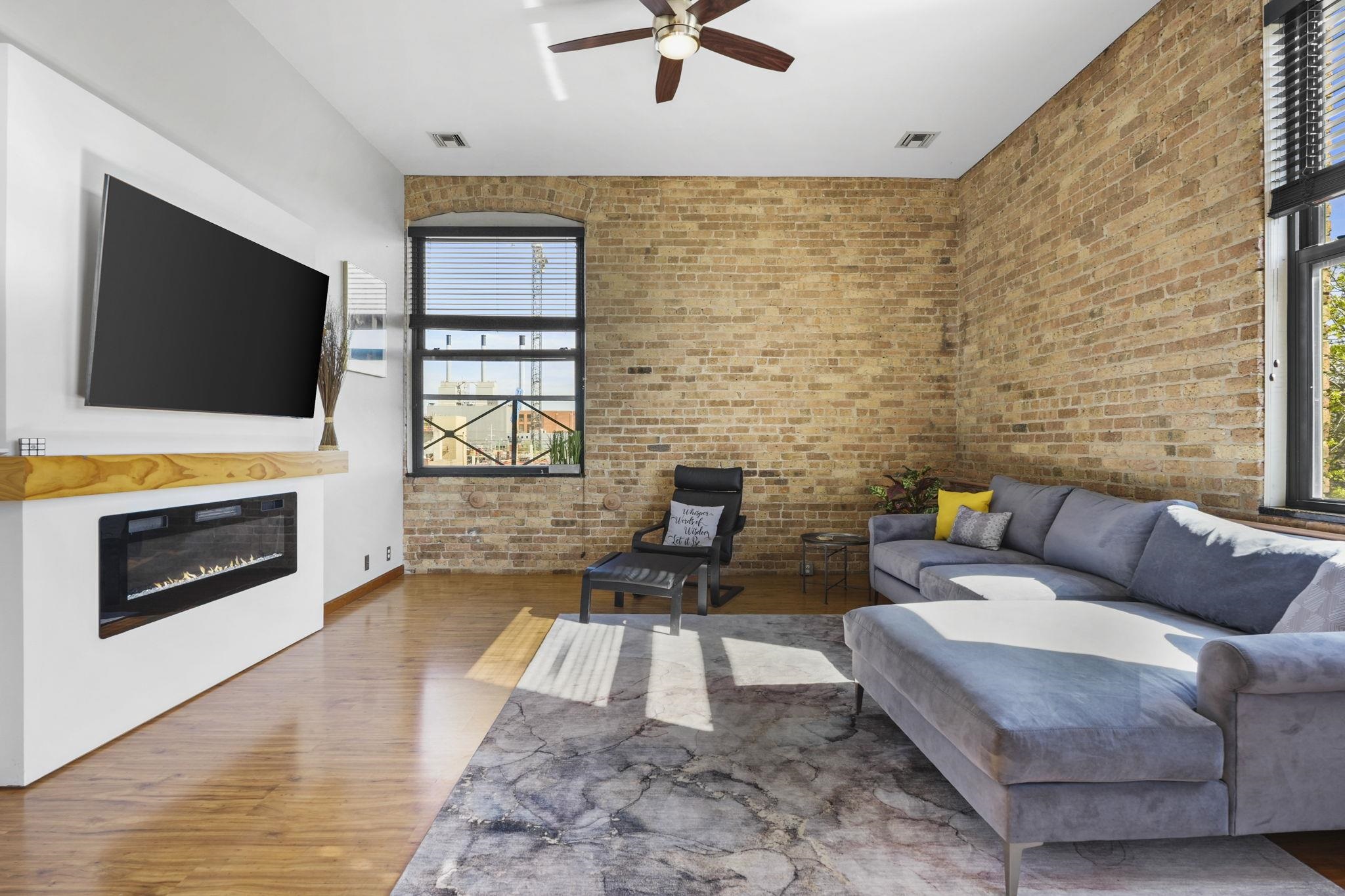123 N Blount Street Unit: 404