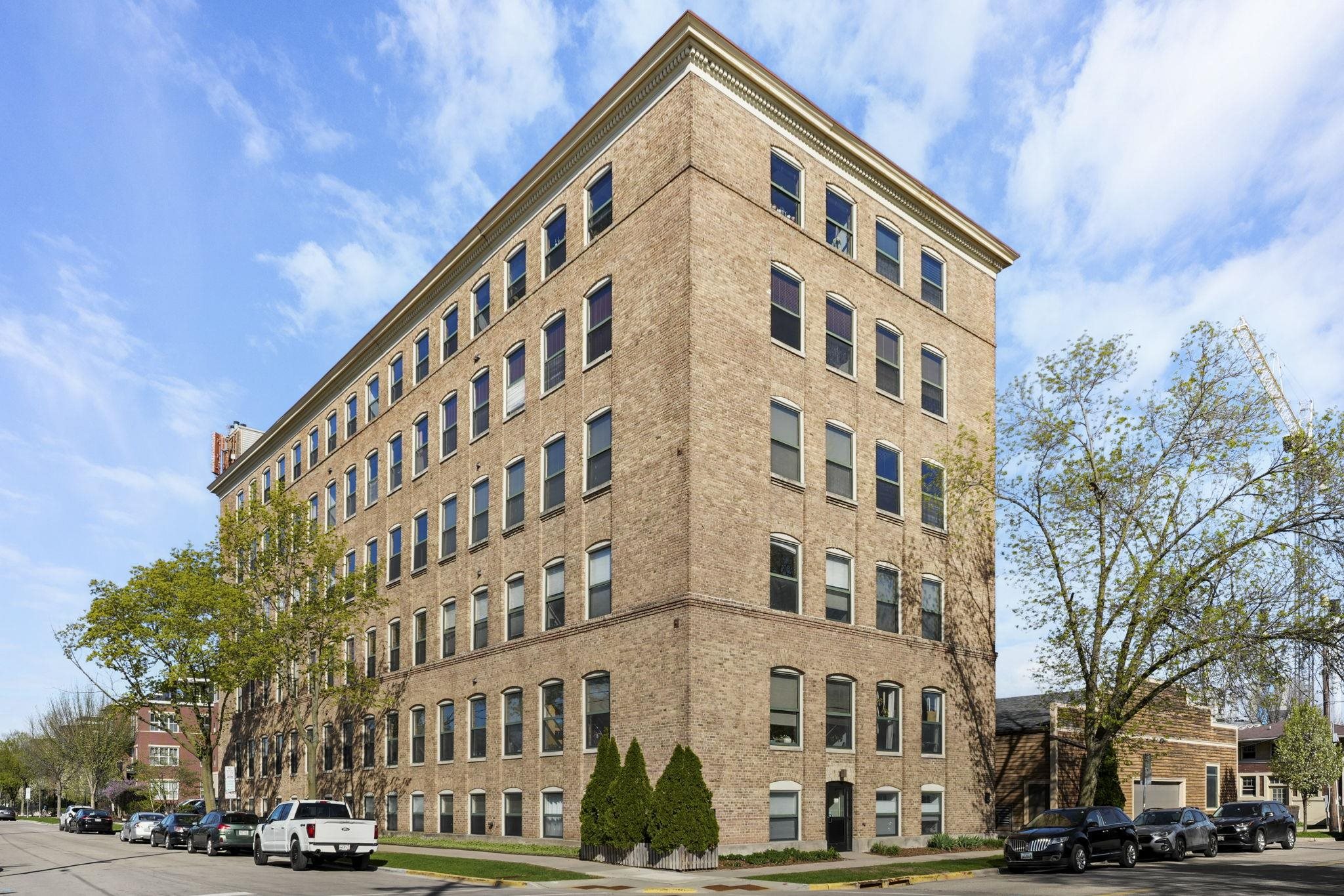123 N Blount Street Unit: 404