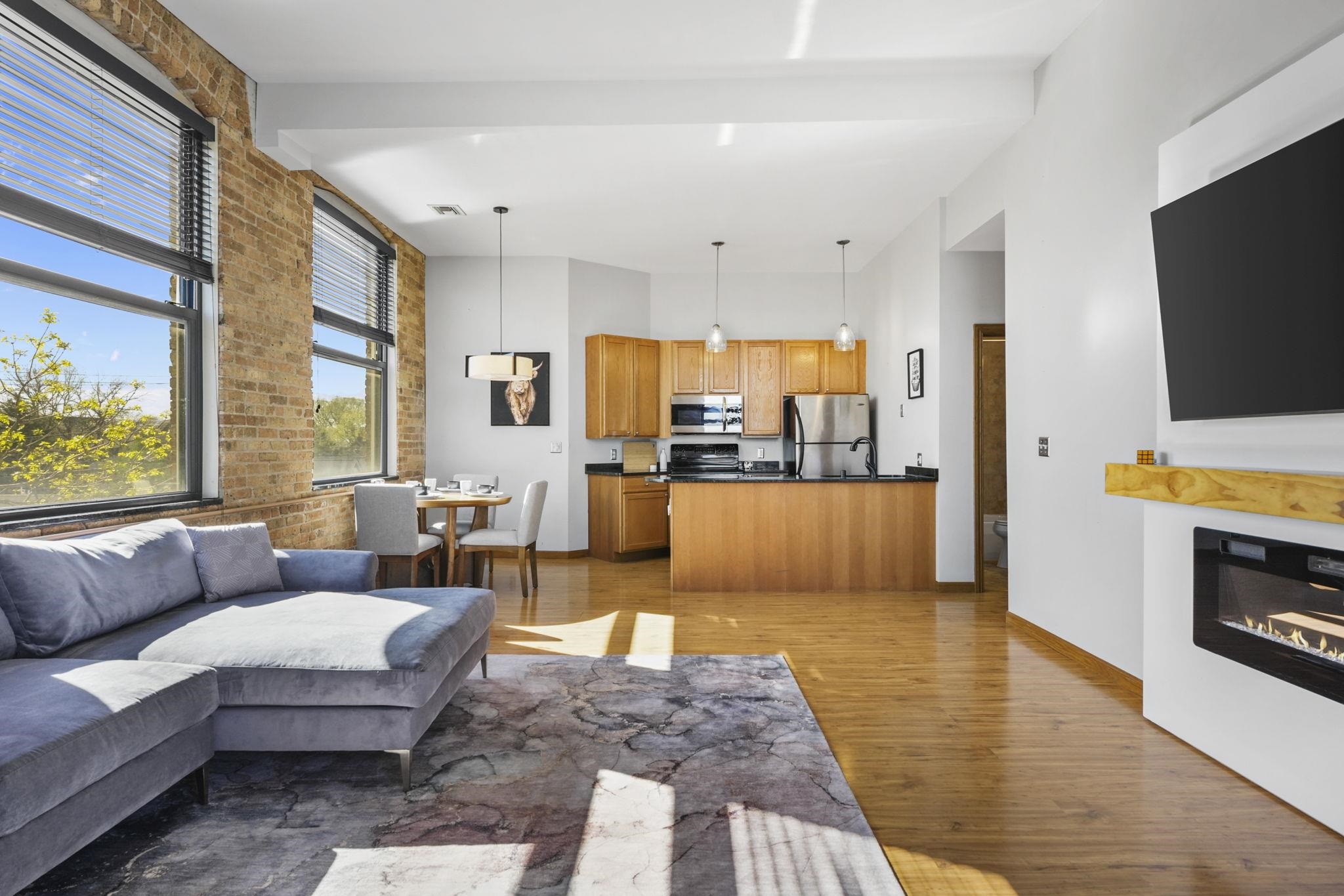 123 N Blount Street Unit: 404