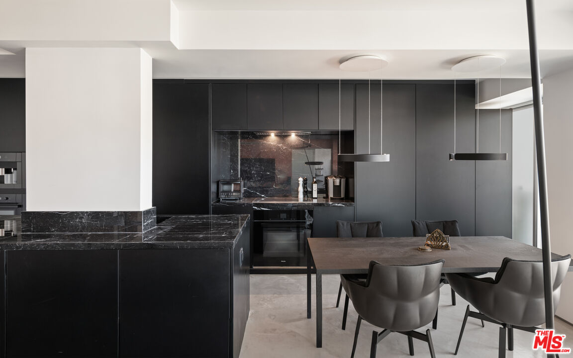 838 N Doheny Dr Unit: 1205