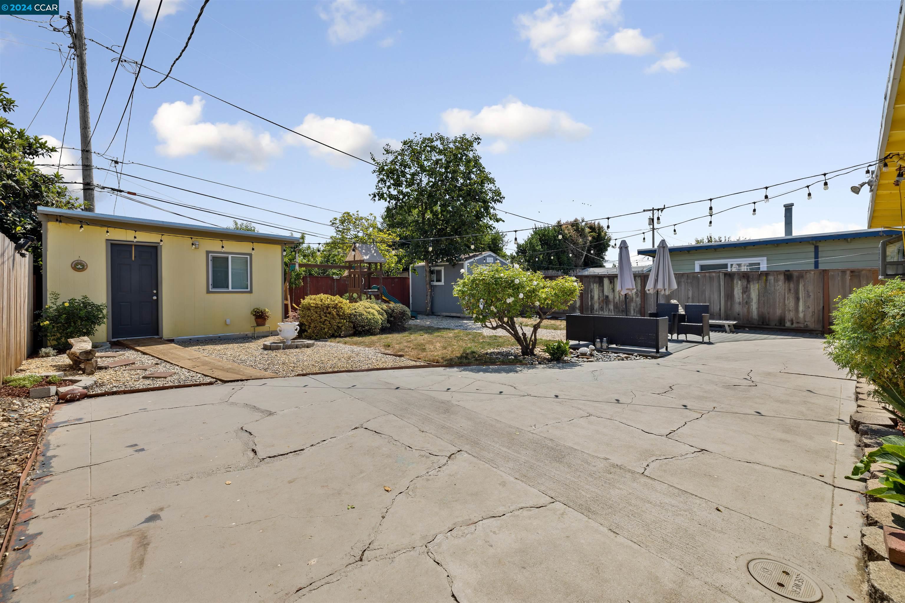 809 Rand St