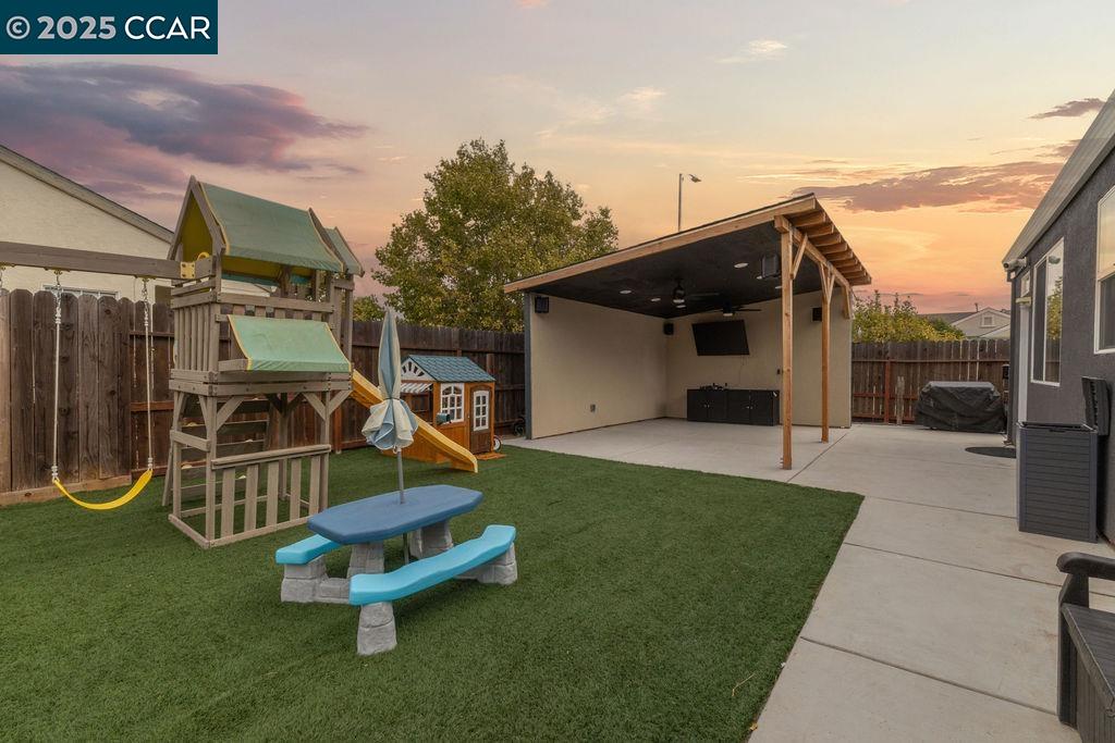 674 Christensen Way