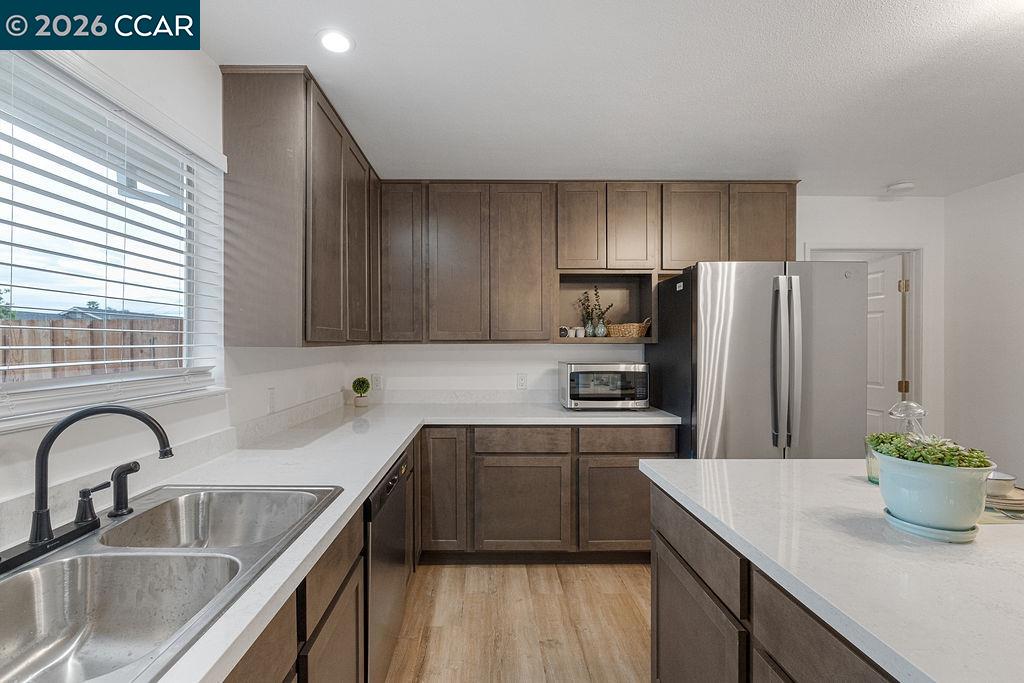 231 Star St