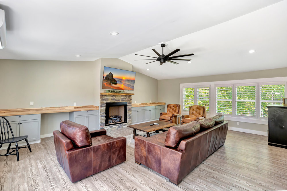 221 Lakeside Drive