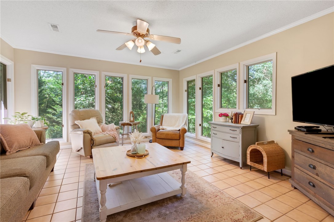 6001 N Mt Vernon Drive