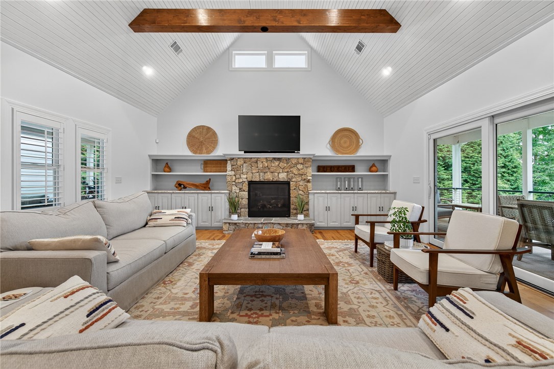 118 Pointe Harbor Drive