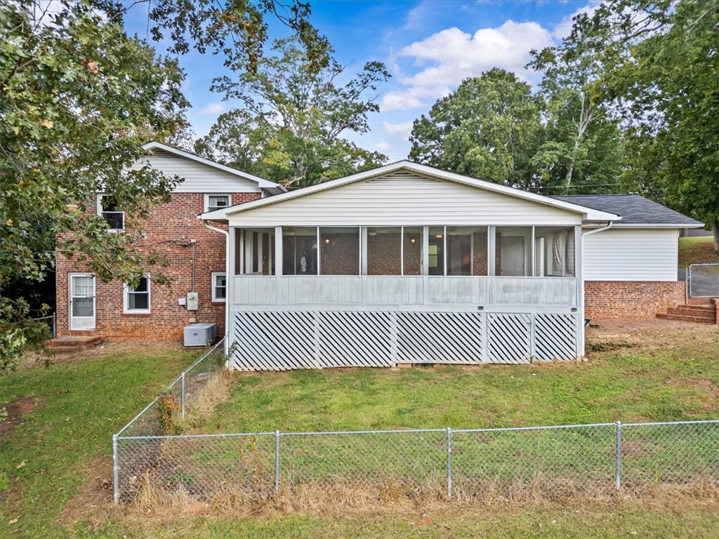 408 Fernwood Drive