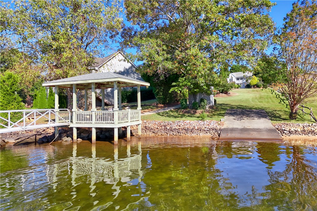 192 Walker Point