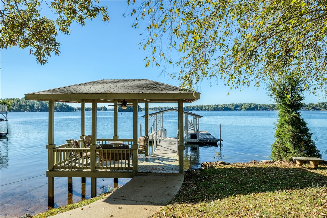 192 Walker Point