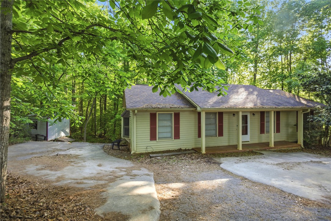 858 Robinhood Drive