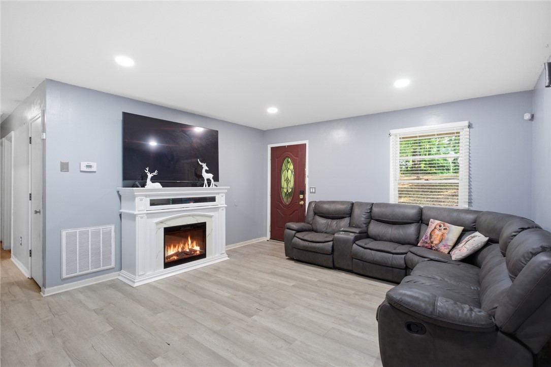 858 Robinhood Drive