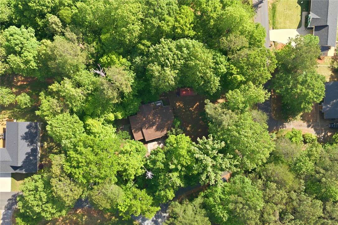 858 Robinhood Drive