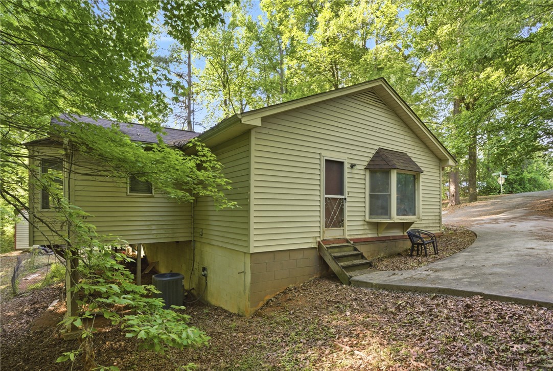 858 Robinhood Drive