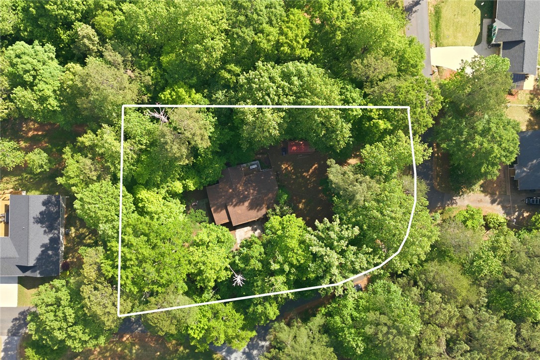 858 Robinhood Drive