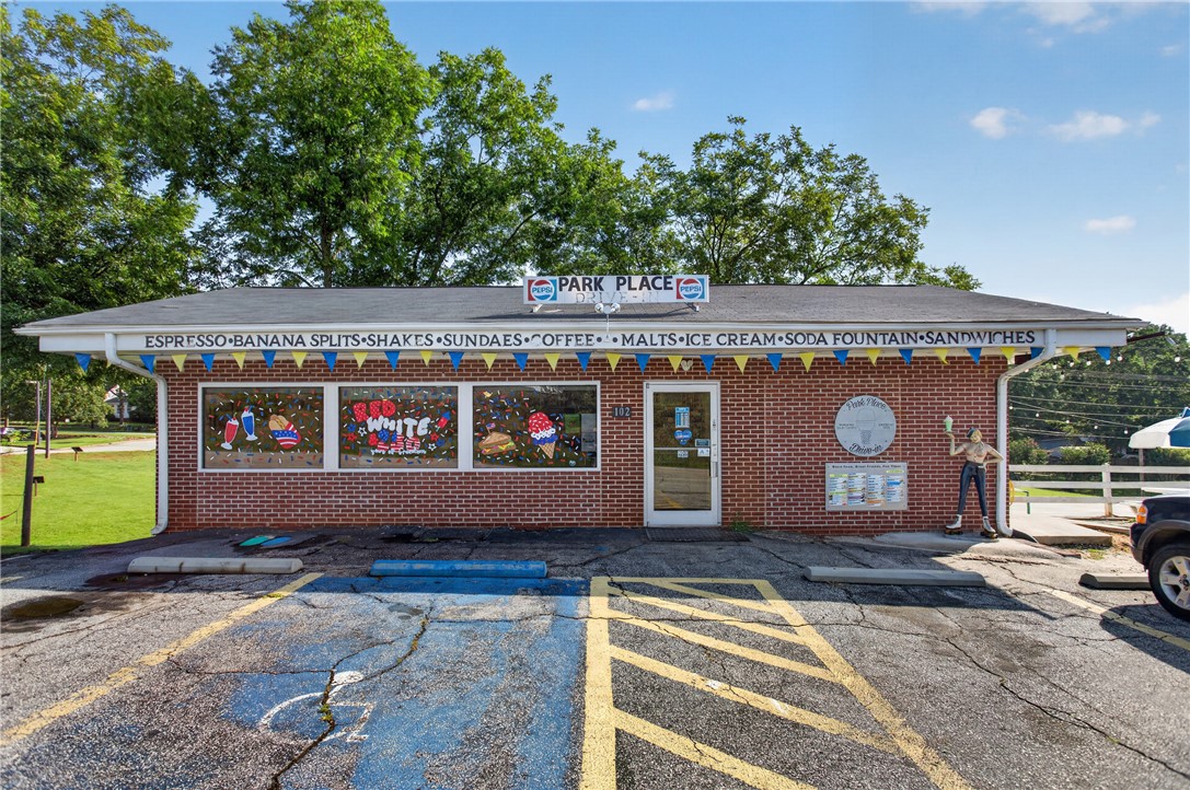 102 W North Avenue