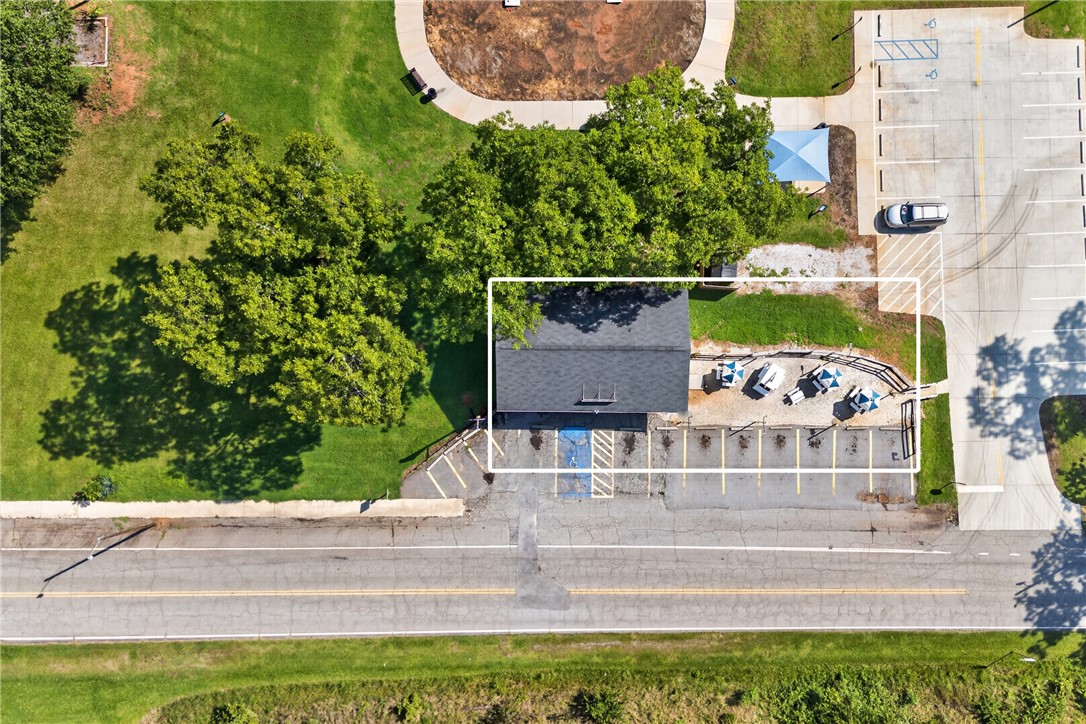 102 W North Avenue
