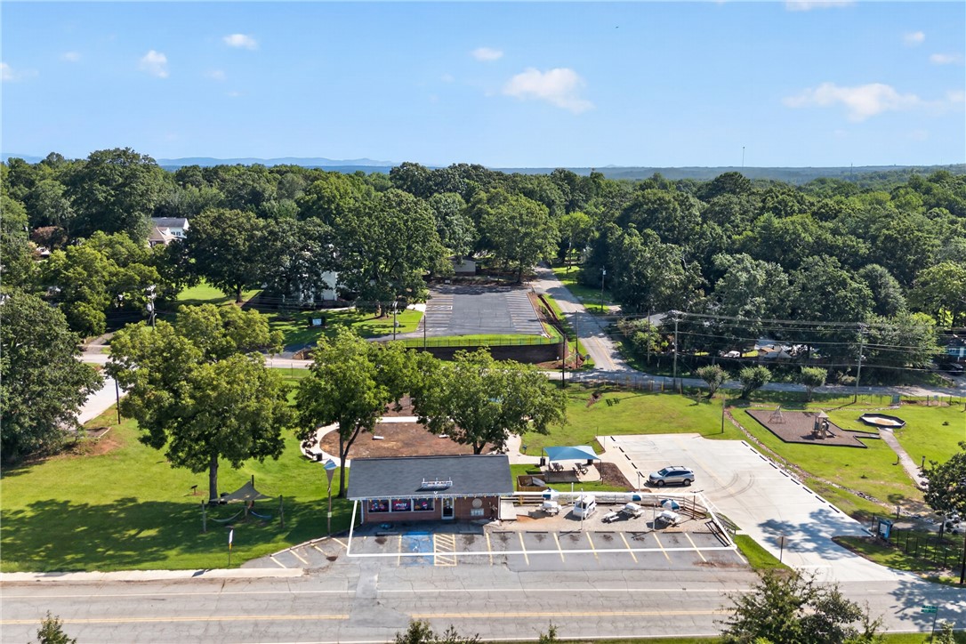 102 W North Avenue