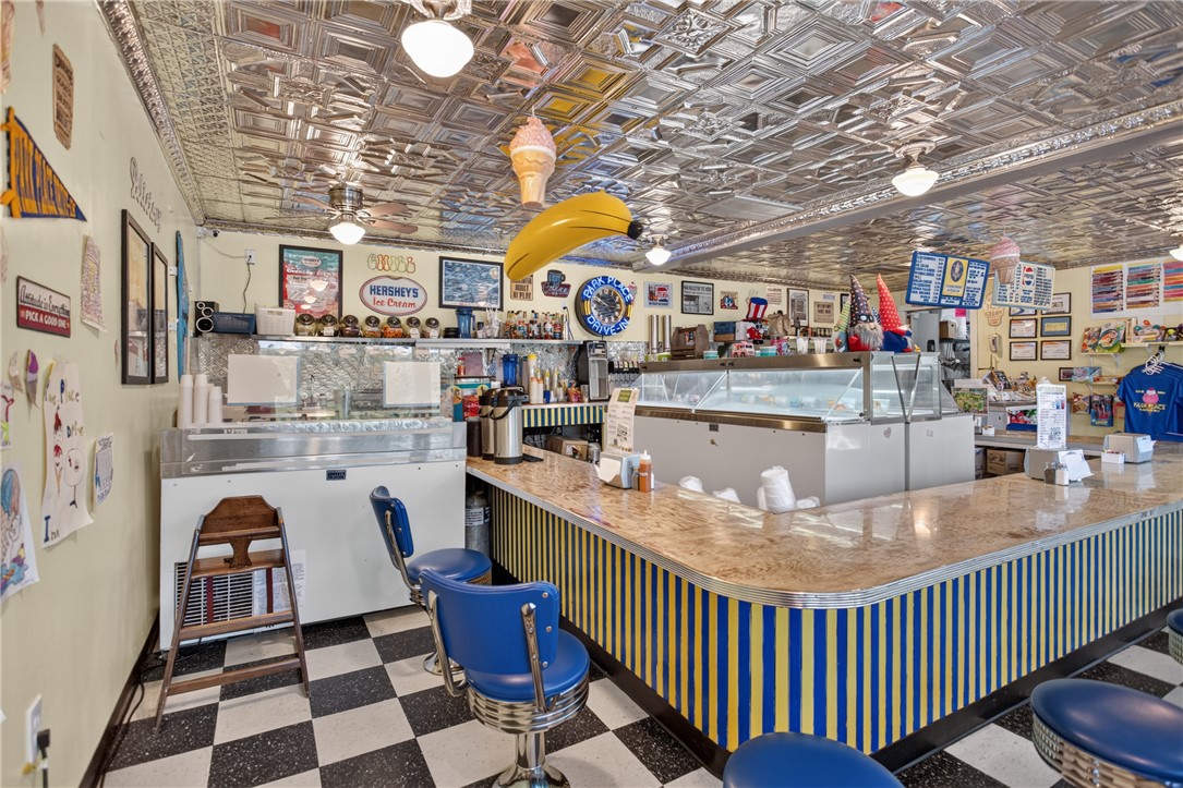 102 W North Avenue
