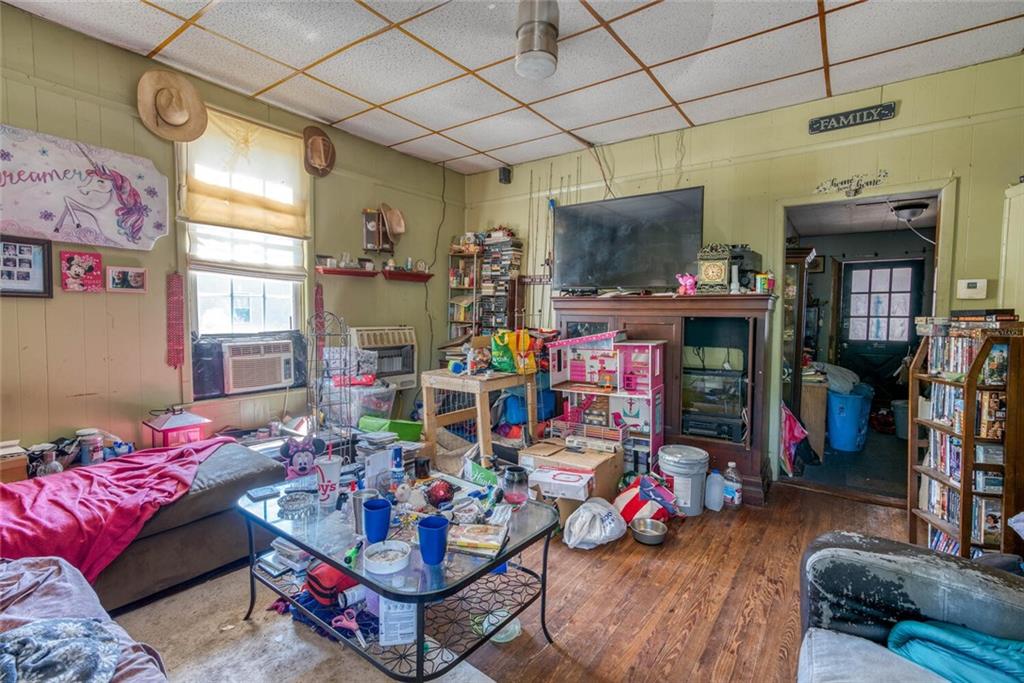 27 E Kimble Street