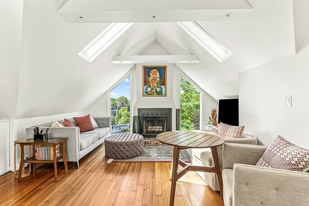 7-9 Leamington Rd # 4